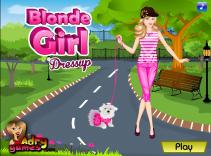 Blondynka w jasnych ciuszkach